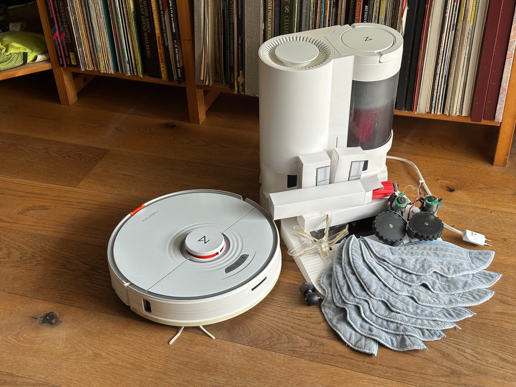 Roborock Staubsauger & Zubehör: Roborock S7+ beutellose Absaugstation + Ersatzteil-Set – Gebraucht aus Grossdietwil von manolly