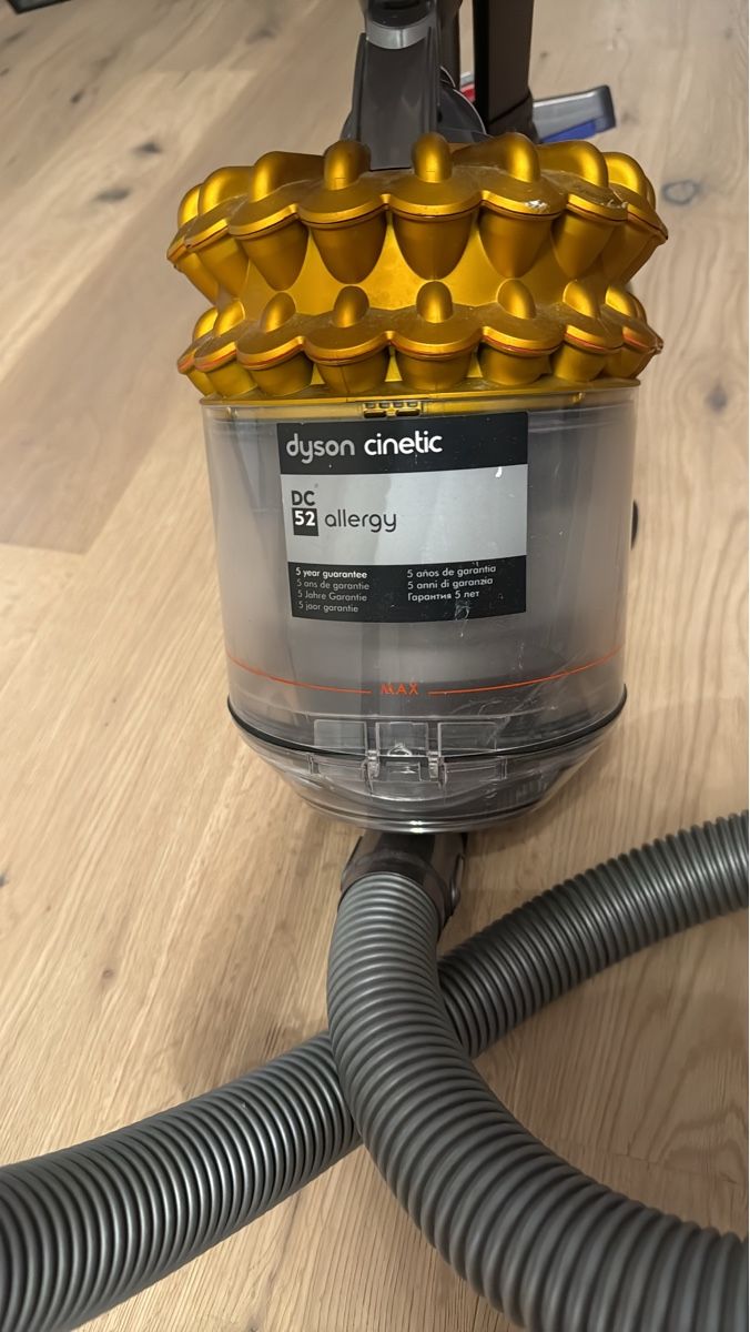 Dyson Aspirapolveri & Accessori: Dyson Cinetic DC52 Allergy Vacuum Cleaner – Usato da Fällanden venduto da sofileinlo