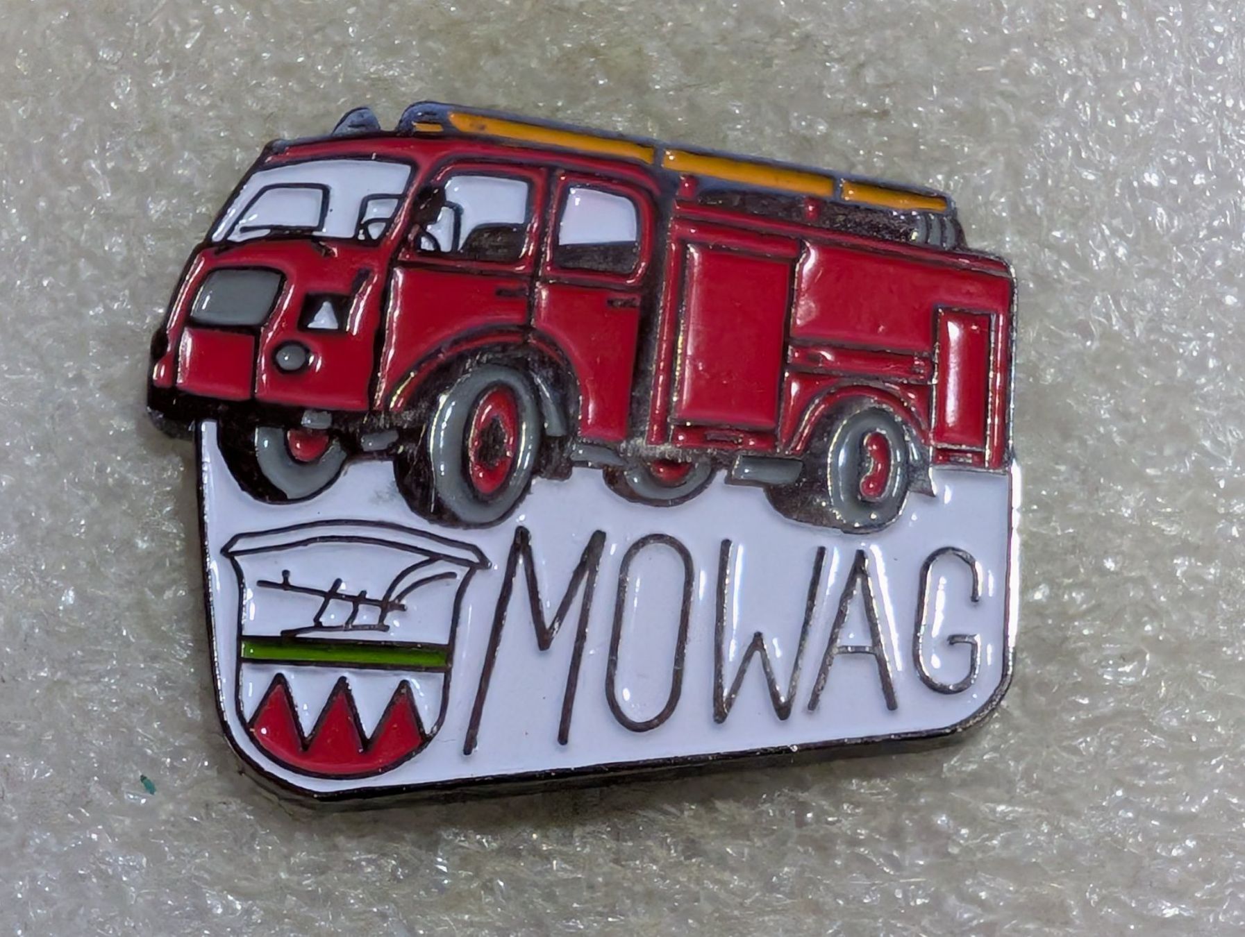 Placchette & Badge: Ansteckpin 33: Feuerwehr Auto Mowag – Usato da Oppligen venduto da Pin-Fall-Shop