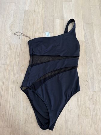 Oysho Badeanzug Schwarz One Shoulder – Grösse M