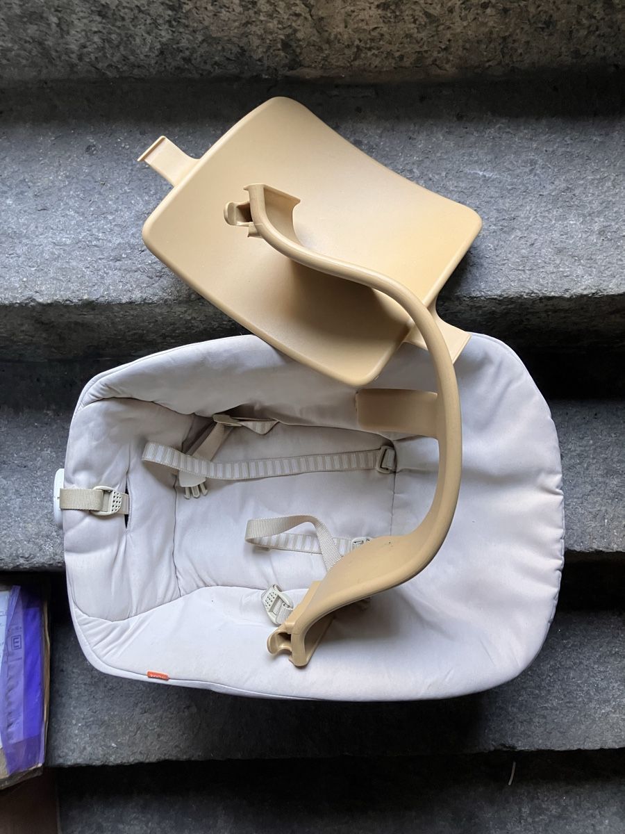 Stokke Hochstühle: Siège bébé pour chaise Stokke  – Gebraucht aus Genève von anthony___ch