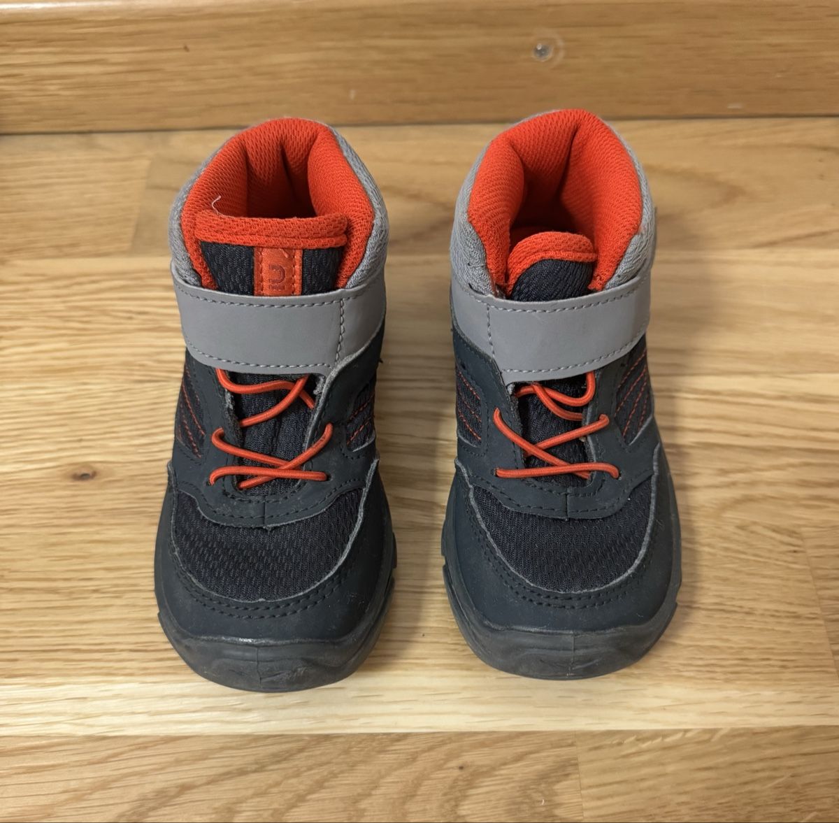 Decathlon Scarpe per ragazzi: Quechua Wanderschuhe, Gr. 27, Top Zustand ! – Usato da Flumenthal venduto da Krajan 1