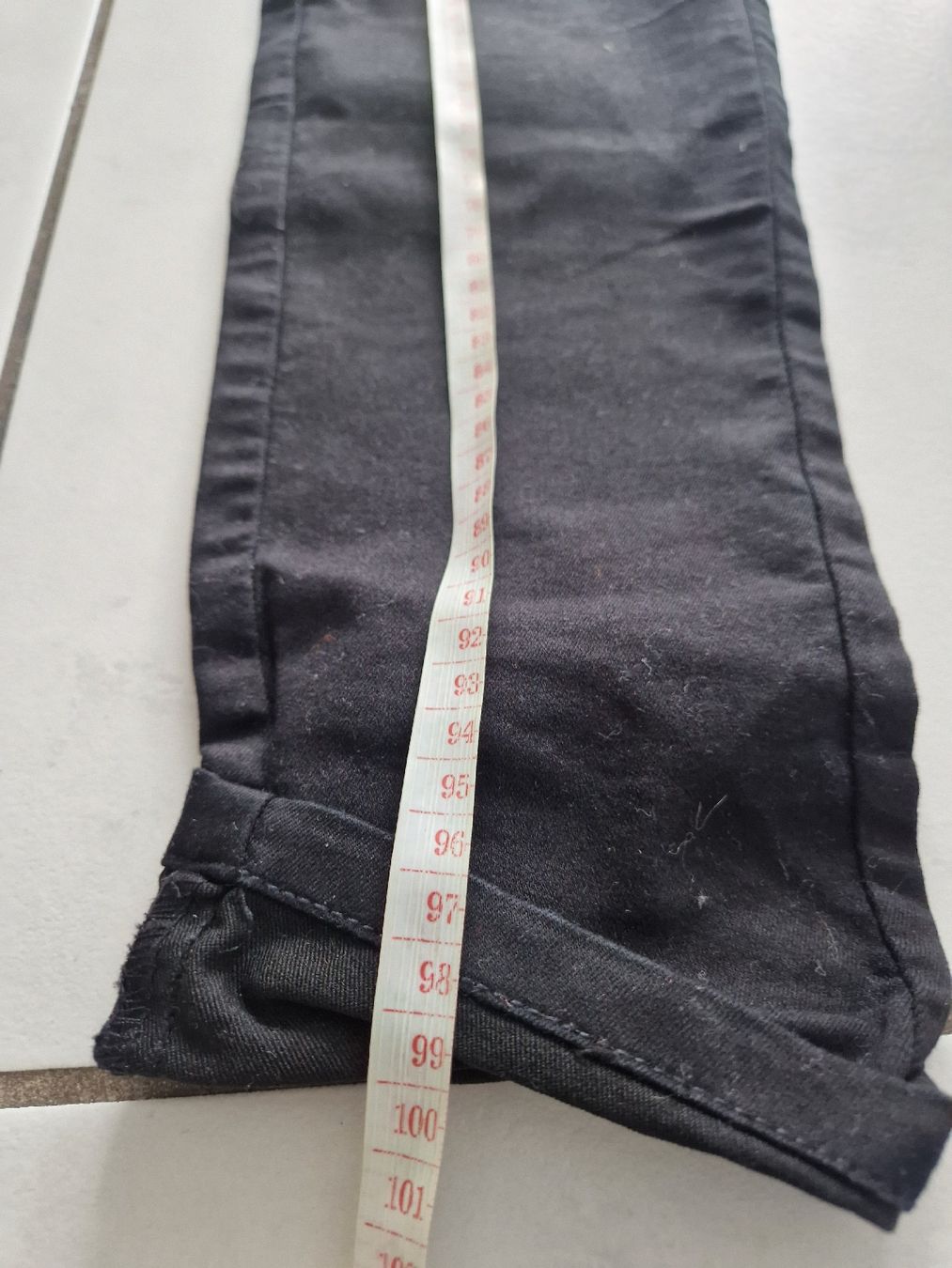 Pantaloni: Amisu Pants Black Slim Fit  – Usato da Bassersdorf venduto da DonSolo 8