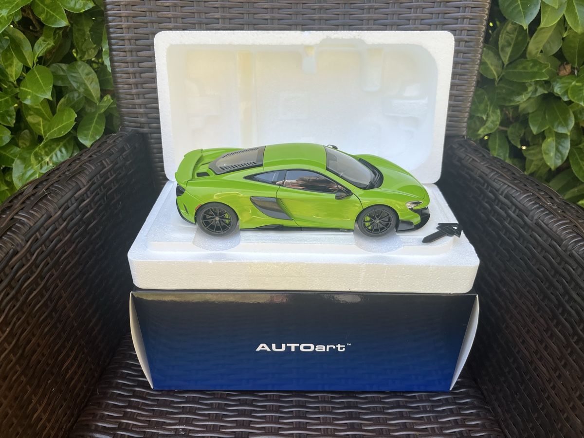 Autoart Modellini d'auto: AUTOart McLaren 675 LT vert 1:18 – Nuovo (secondo la descrizione) da Genève venduto da Beyond-Time-Geneve