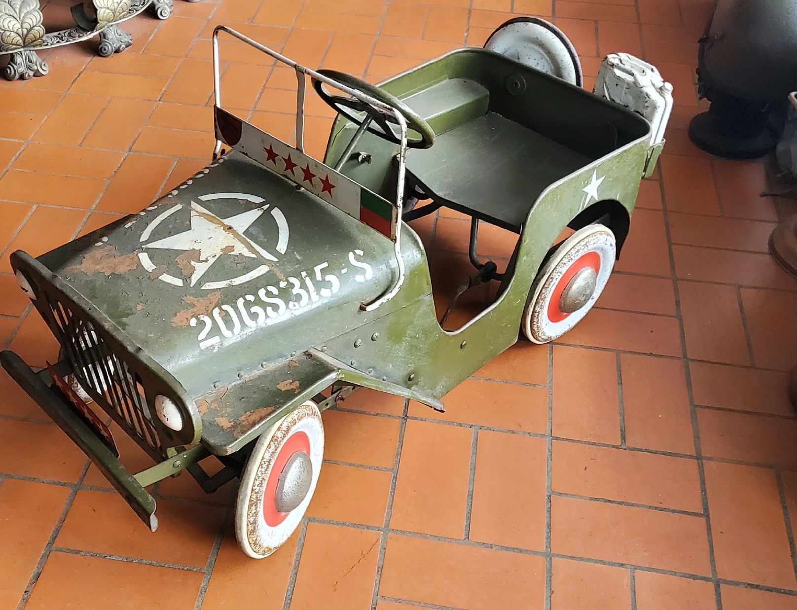 Fahrzeuge für Kinder: Jeep Kindertretfahrzeug US-Army Orginal – Gebraucht aus Einsiedeln von high5