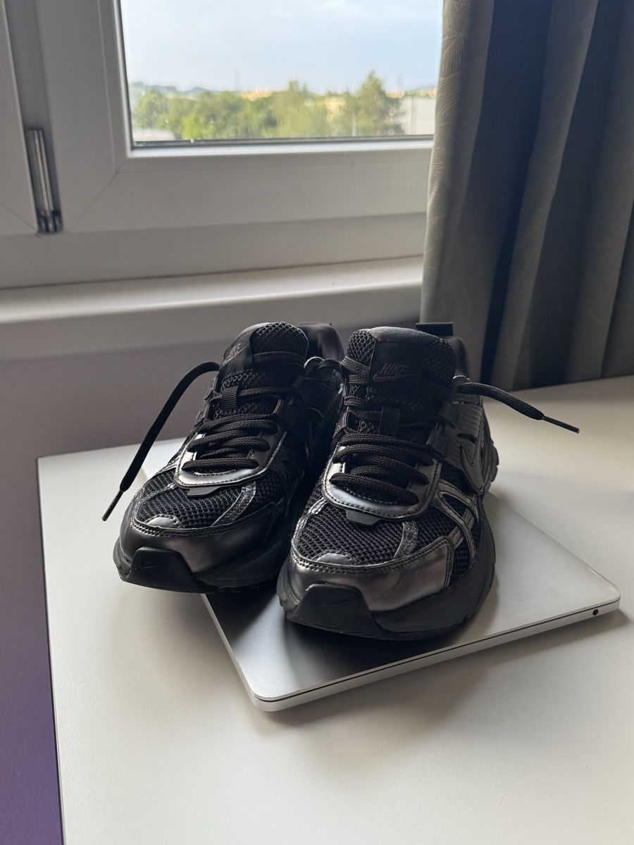 Nike Scarpe da uomo: Sneakers Nike v2k run Black Anthracite – Nuovo (secondo la descrizione) da St. Gallen venduto da sch_th5c 1