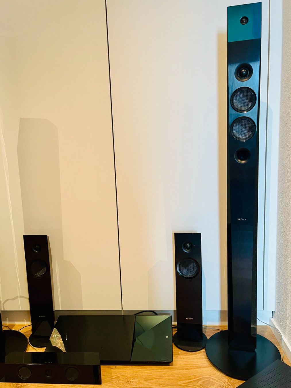 Sony Home Cinema: Sony BDV-N8100W Blu-ray Disc/DVD Heimkinosystem – Usato da Zürich venduto da molossus 5