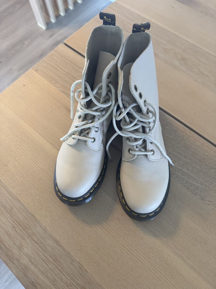 Dr. Martens Damenschuhe: Dr. Martens 1460 Pascal Stiefel Gr. 39 Beige NEU – Neu (gemäss Beschreibung) aus zürich von dalia06 5