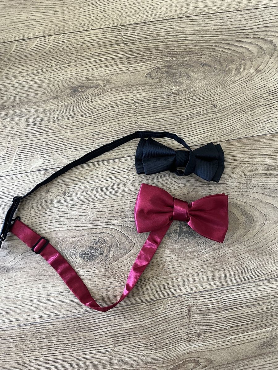 Copricapi, berretti & cappellini: Two bowties  – Nuovo (secondo la descrizione) da Luzern venduto da nkl_58gd