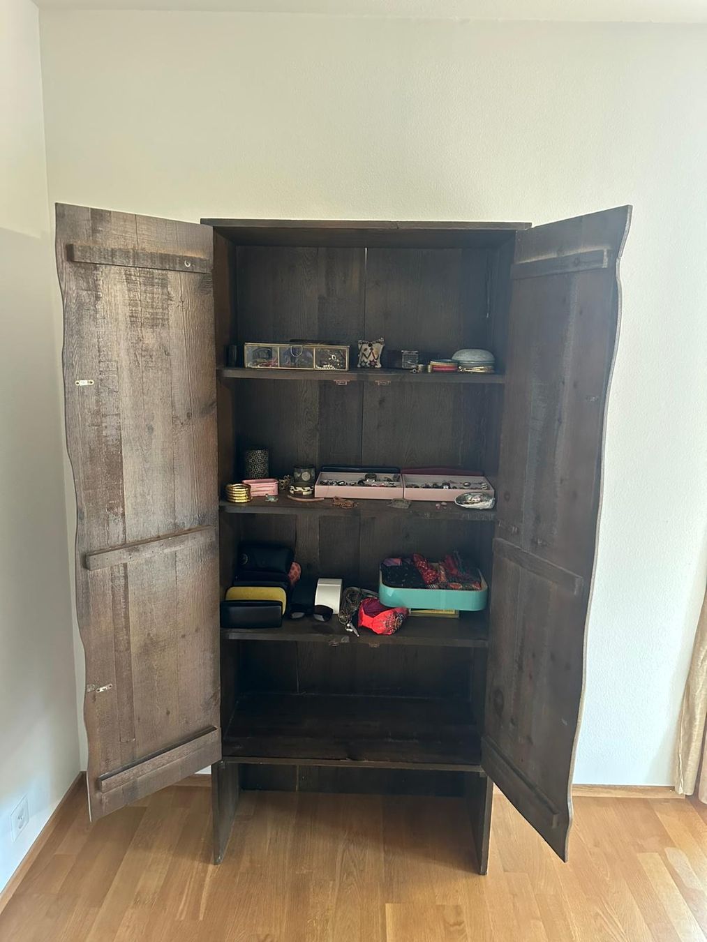 Armadi: Schrank Massivholz – Usato da Solothurn venduto da tom_diable