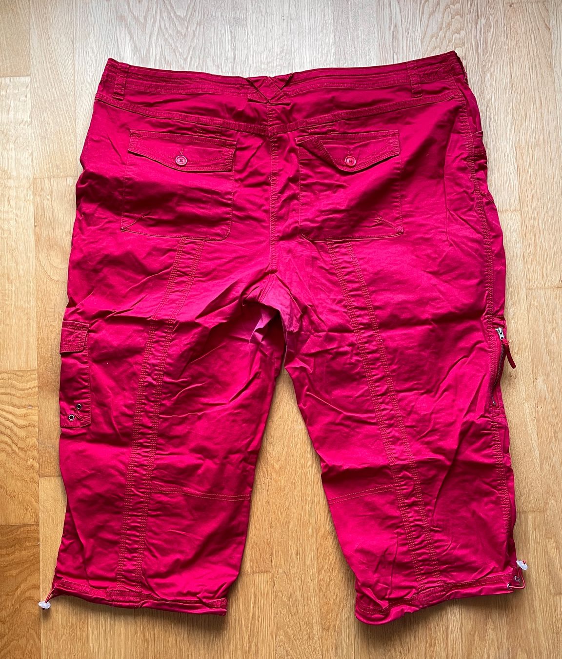 Pantaloni: Capri-Hose rot, Grösse 22 (=52) – Usato da Gümligen venduto da soleil149 1