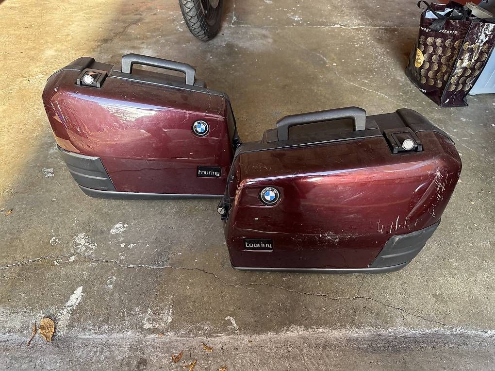 Valigie: BMW K1100 LT Valises latérales bordeaux – Usato da Lausanne venduto da pierro06