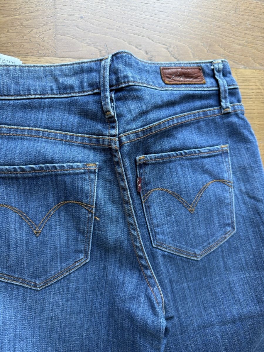 Levi's Jeans: Levi's Jeans Bootcut Grösse 24 – Usato da Flaach venduto da supskrissy_1 4