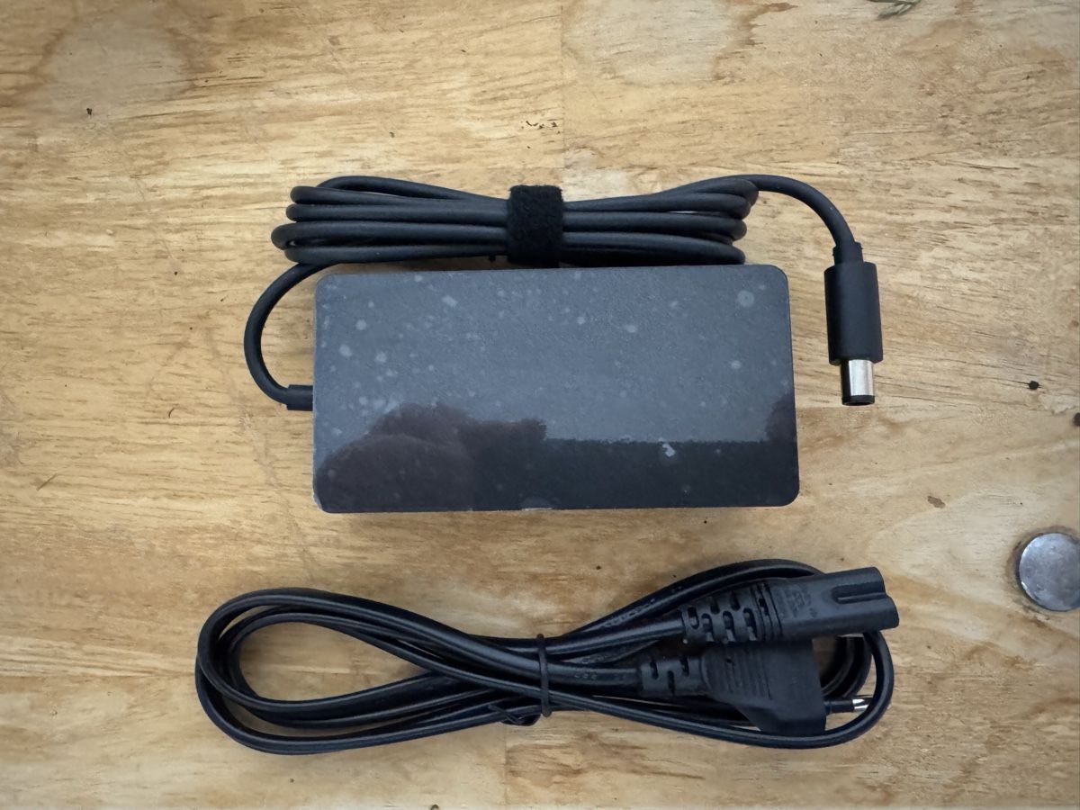 Microsoft Caricabatterie: Netzteil für Microsoft Surface Docking Station – Nuovo (secondo la descrizione) da Olten venduto da Chrix_k