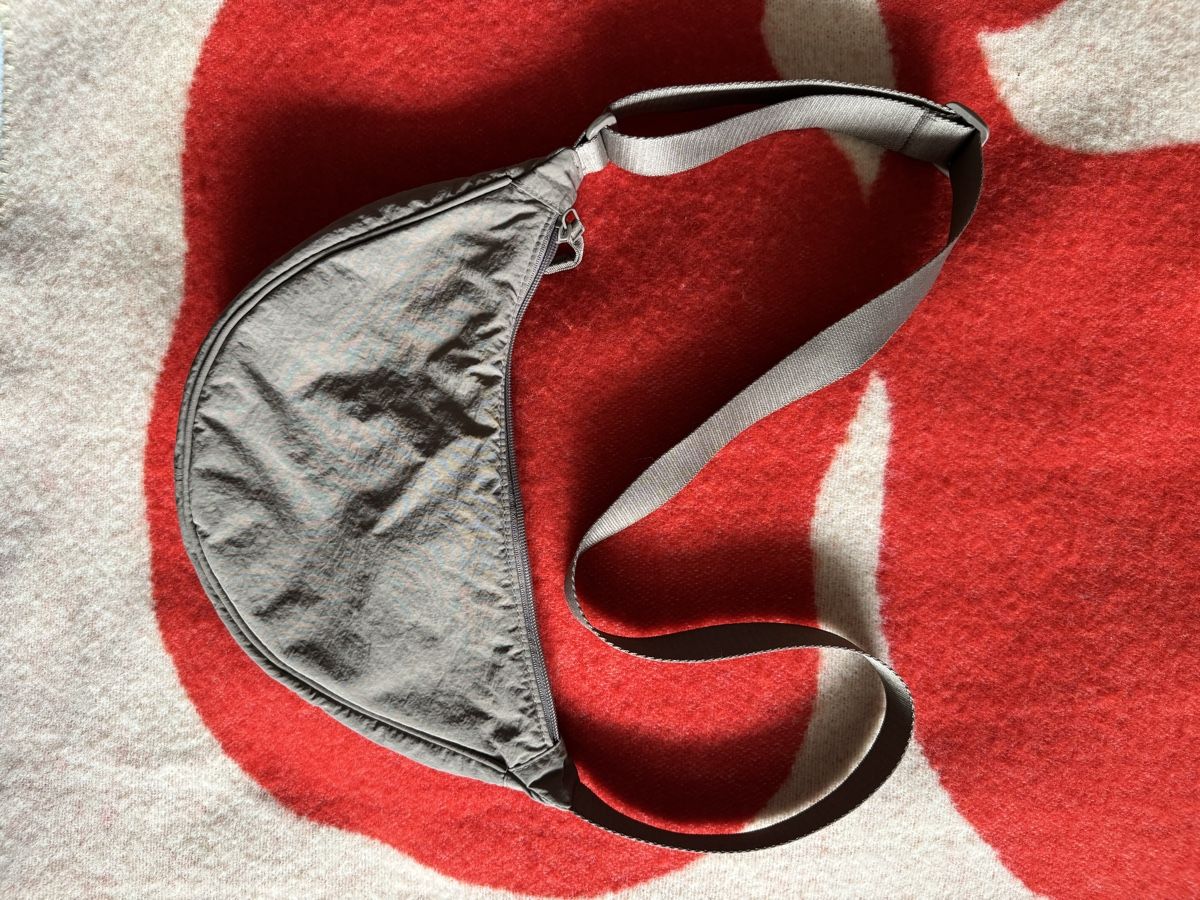 Uniqlo Borse: Uniqlo Round mini shoulder bag – Usato da Basel venduto da wik_9tlk