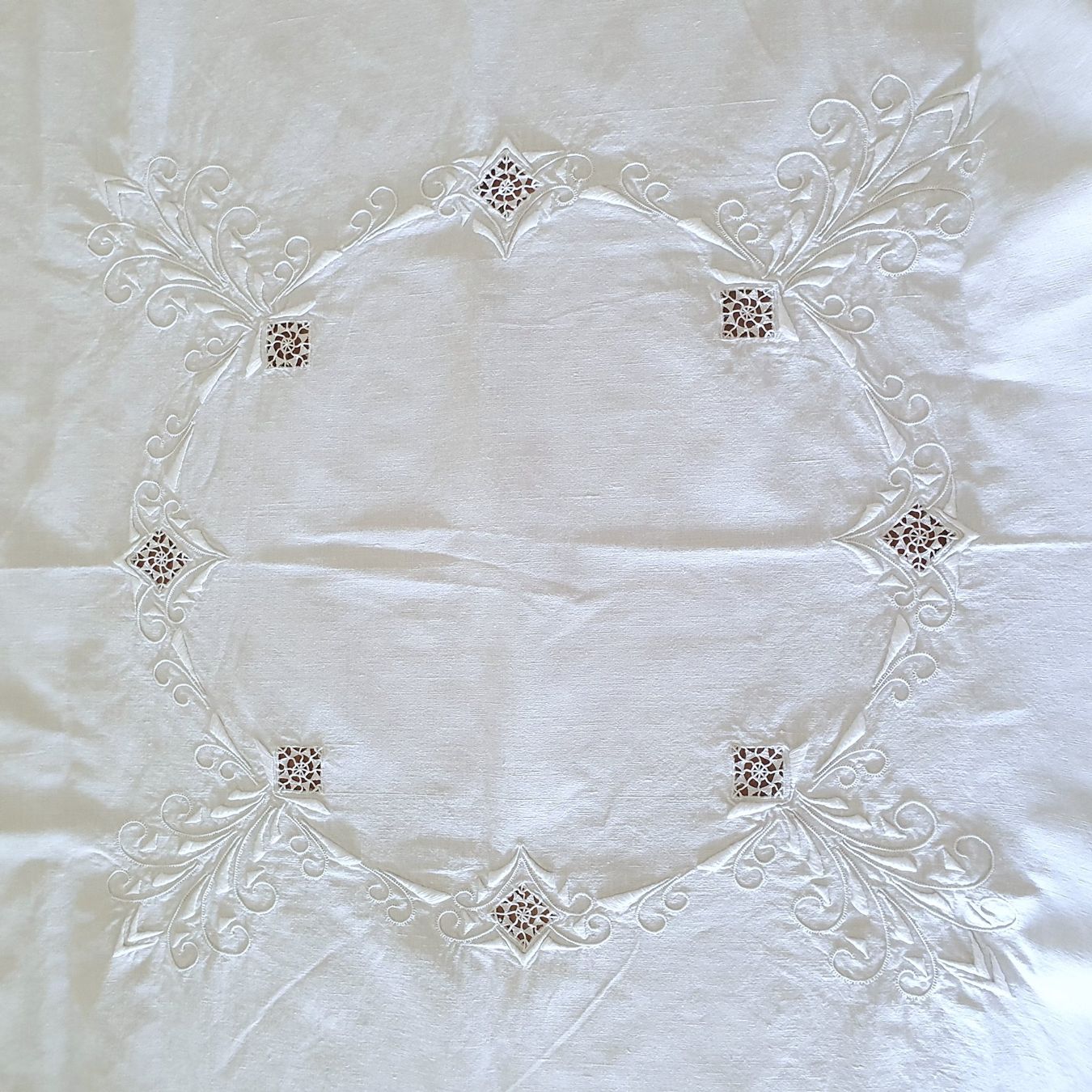 Sonstige Tischwäsche: Ancienne nappe carrée, 98 x 105 cm – Gebraucht aus Lausanne von venise001 2