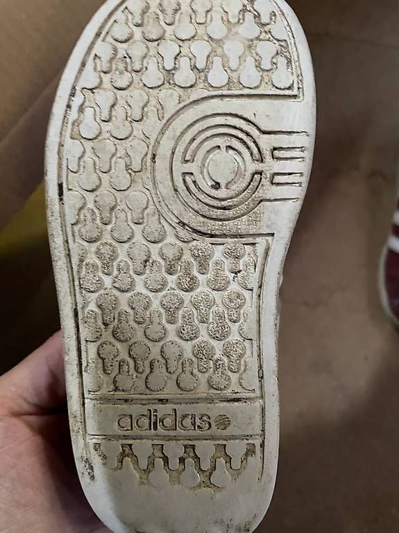 Schuhe für Jungen: Turnschuhe Gr. 24 – Gebraucht aus Zürich von kar_qn9r 1