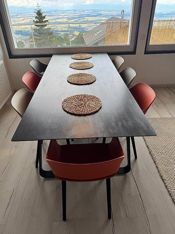 Ligne Roset Tables: Grande Table Ligne Roset - Modèle VILNA – D'occasion à Bullet par sop_dg7m