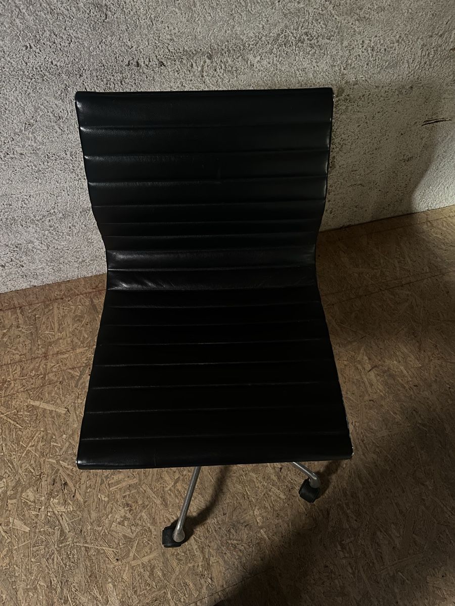 Vitra Sedie: Original Vitra Chair EA107 – Usato da Biel/Bienne venduto da sec_2llb 6