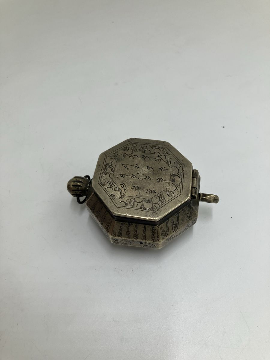 Statuette: Objet ancien chinois  – Usato da fribourg venduto da Retroverso 2