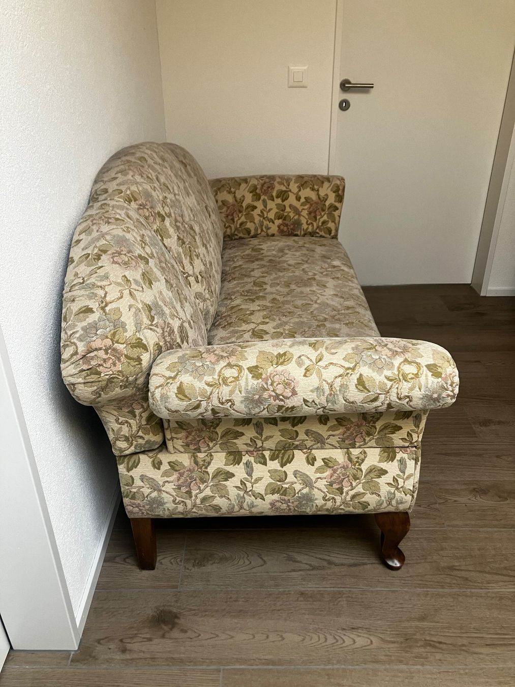 Divani: Vintage Sofa mit floralem Muster – Usato da Jona venduto da m.brun 1