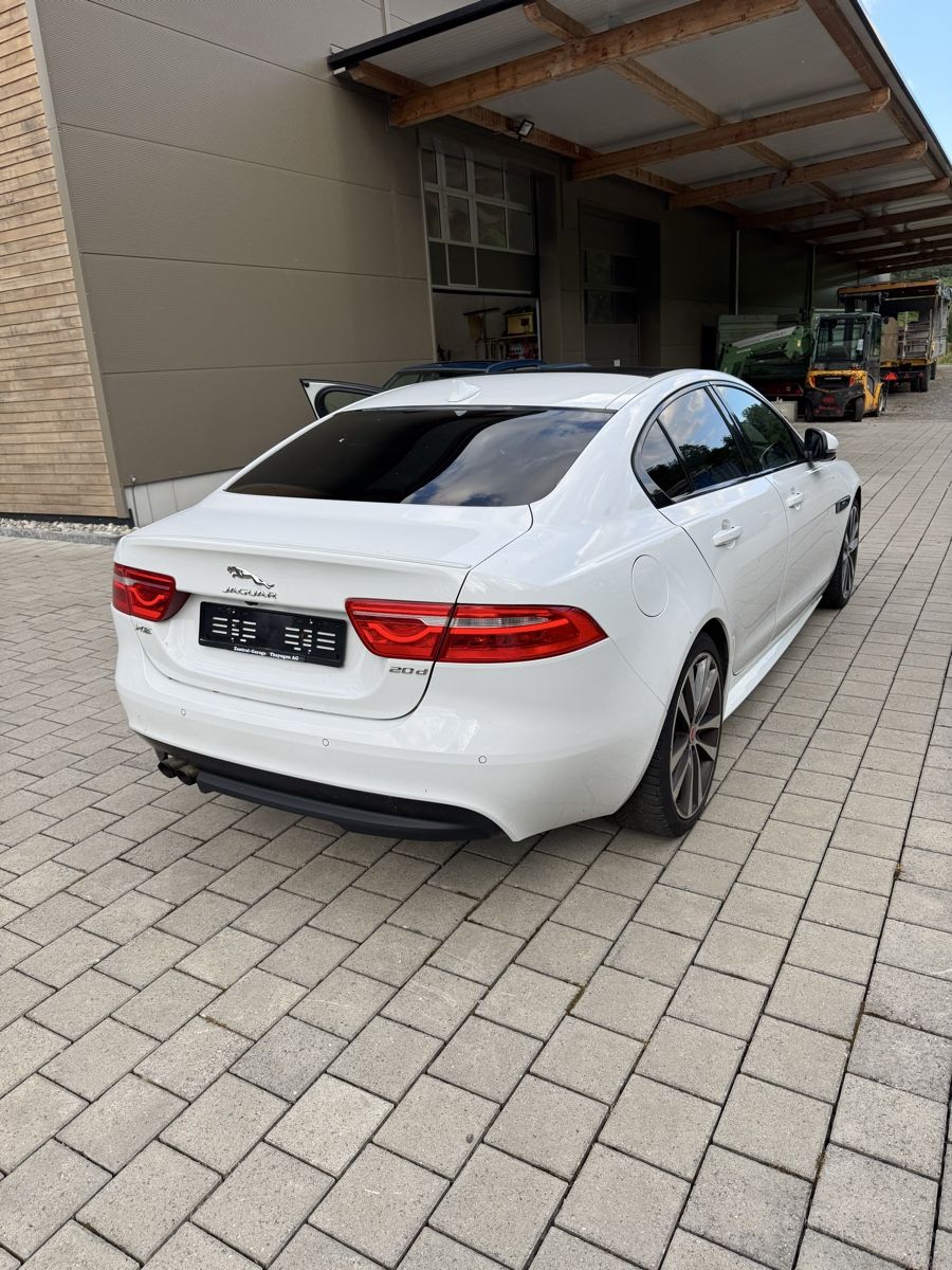 Jaguar Automobili: JAGUAR XE 20d – Difettoso da Neuhausen am Rheinfall venduto da dav_kxm8 2