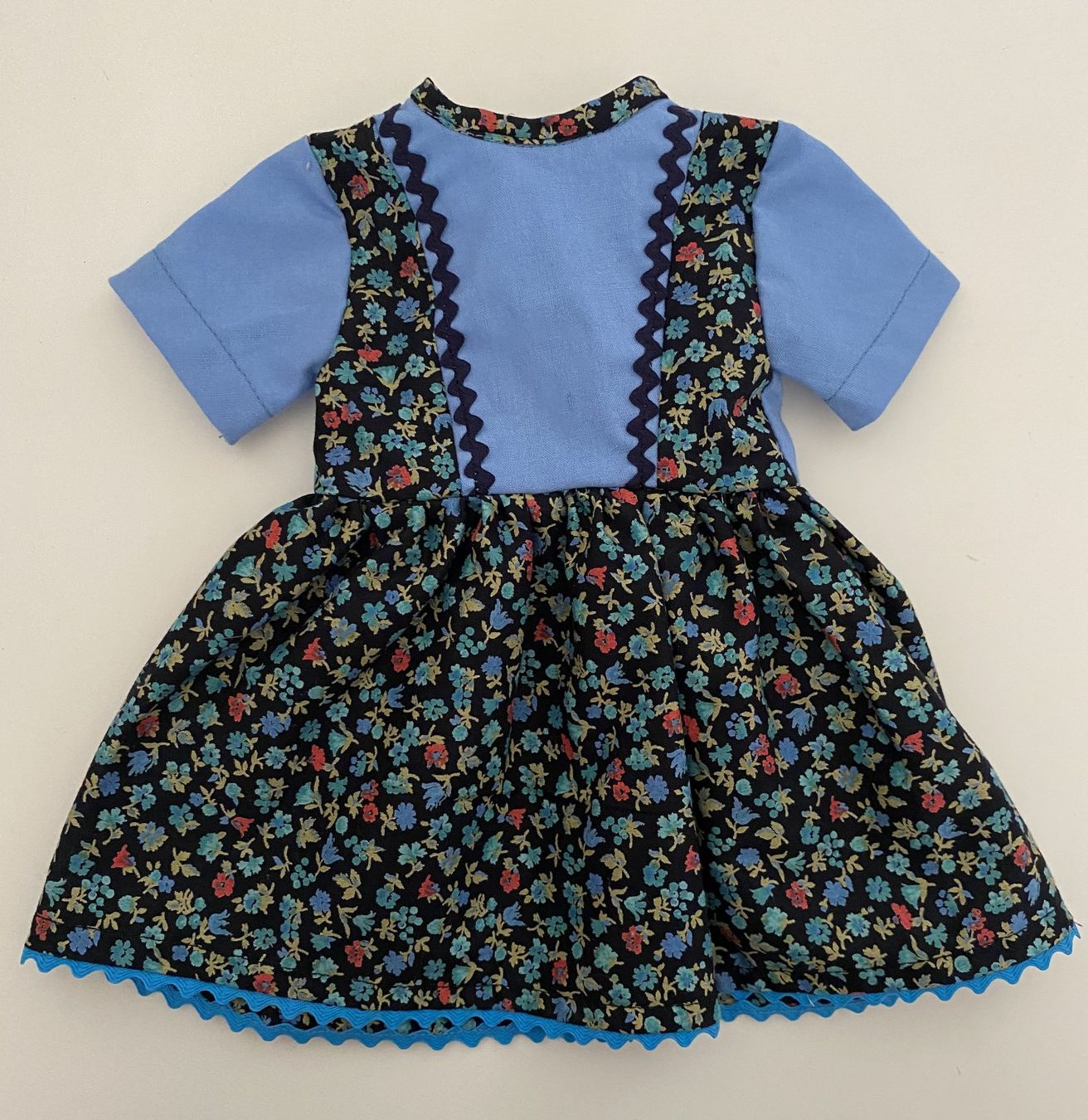 Puppen: Puppenkleid – Neu (gemäss Beschreibung) aus Rheinfelden von Tigerlilli