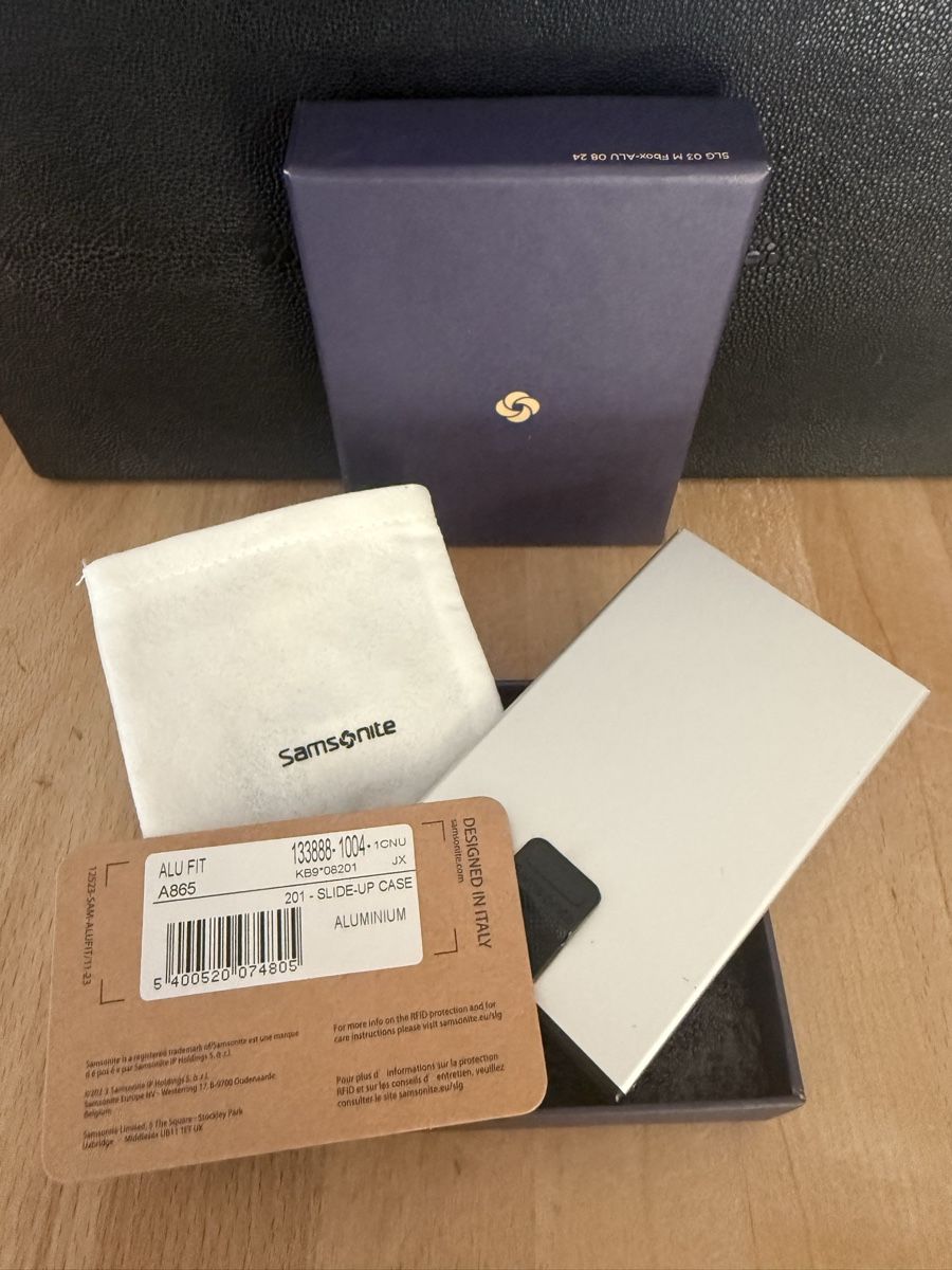 Samsonite Cover & Protezioni schermo: Samsonite Alu Fit Slide-Up Case – Usato da Kölliken venduto da deleina