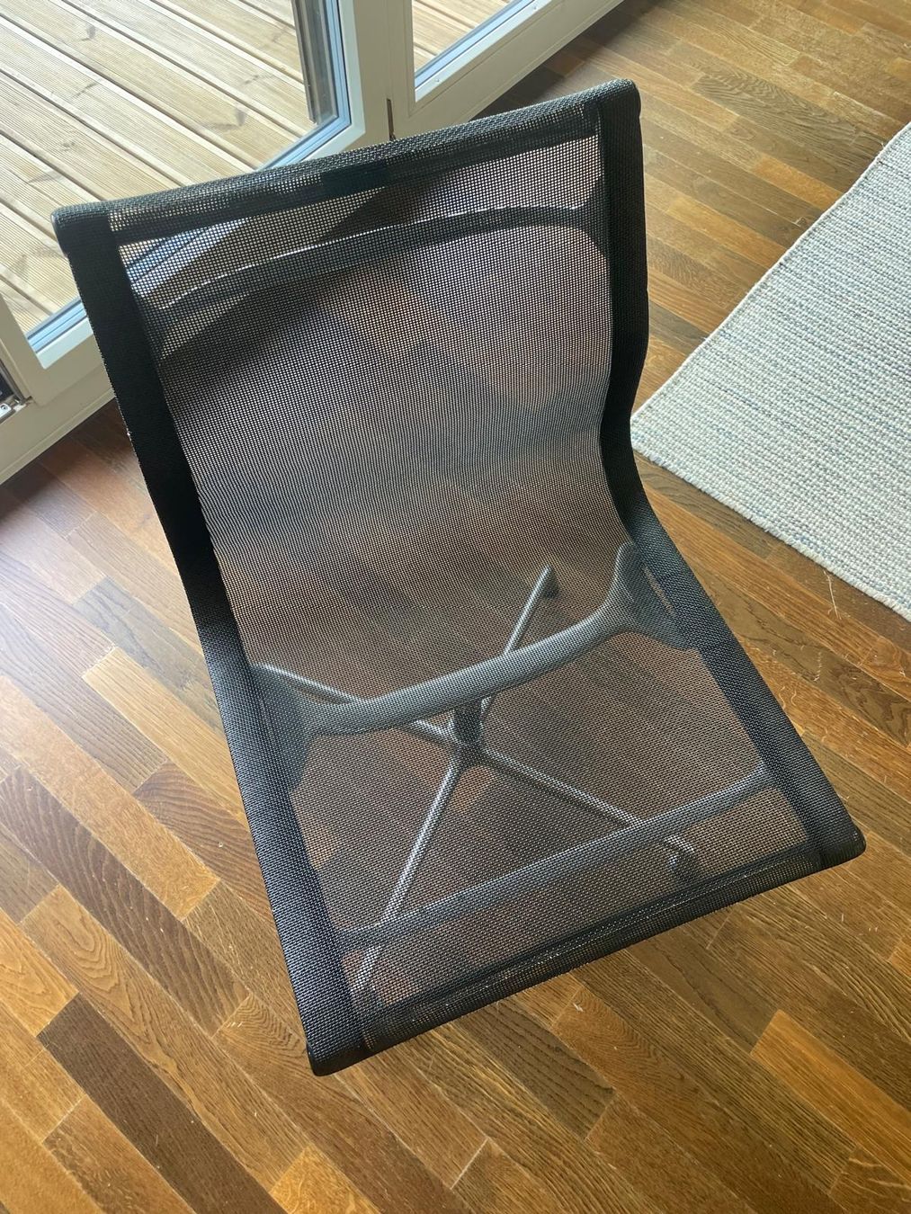 Vitra Sedie: Wunderschönen VITRA Eames drehbar EA108 mit schwarzem Netzge – Usato da Baden venduto da Giuseppe5 5