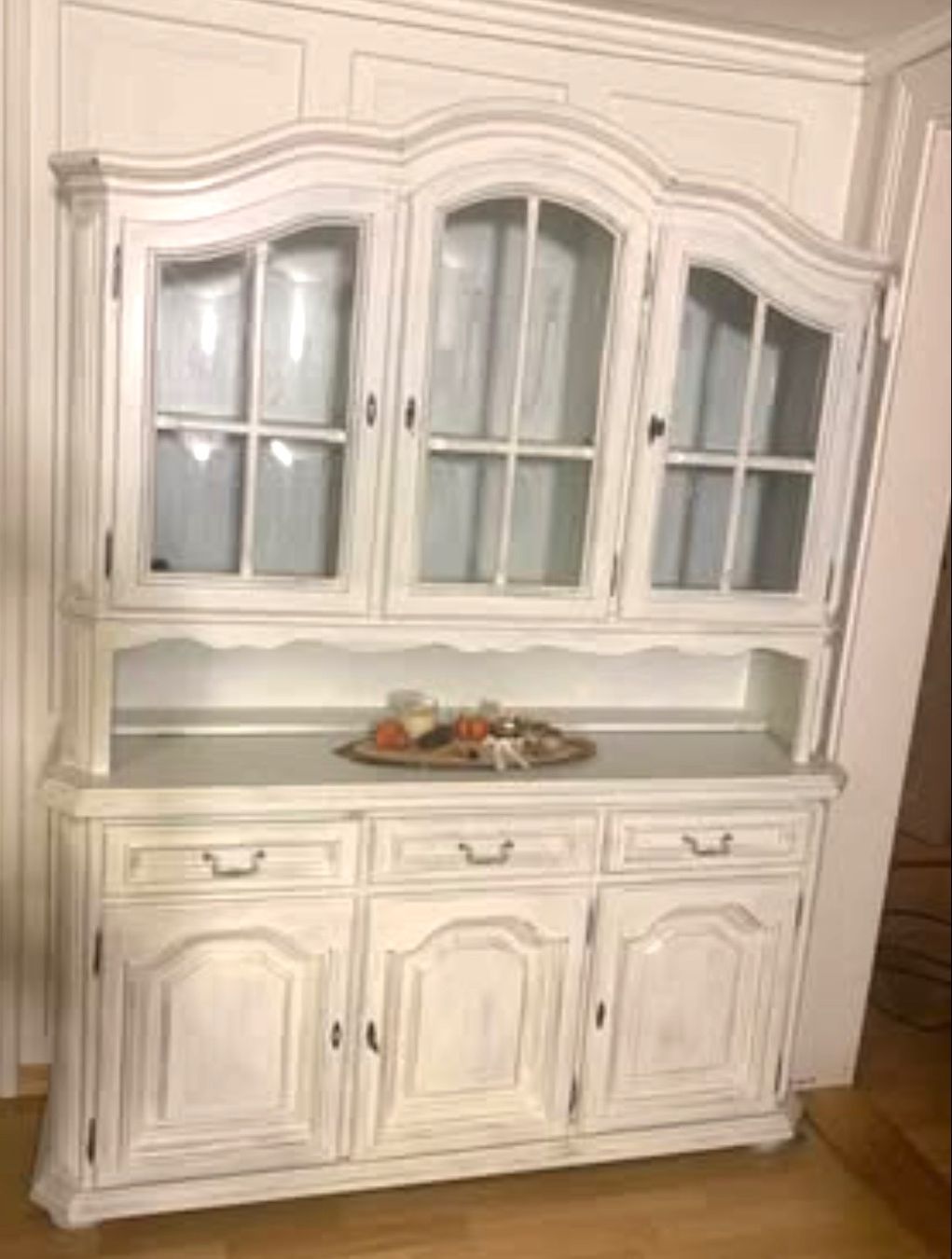 Credenze: Buffet massiven Holz/ vetrine  shabby chic – Usato da Bassersdorf venduto da and_28n2 1