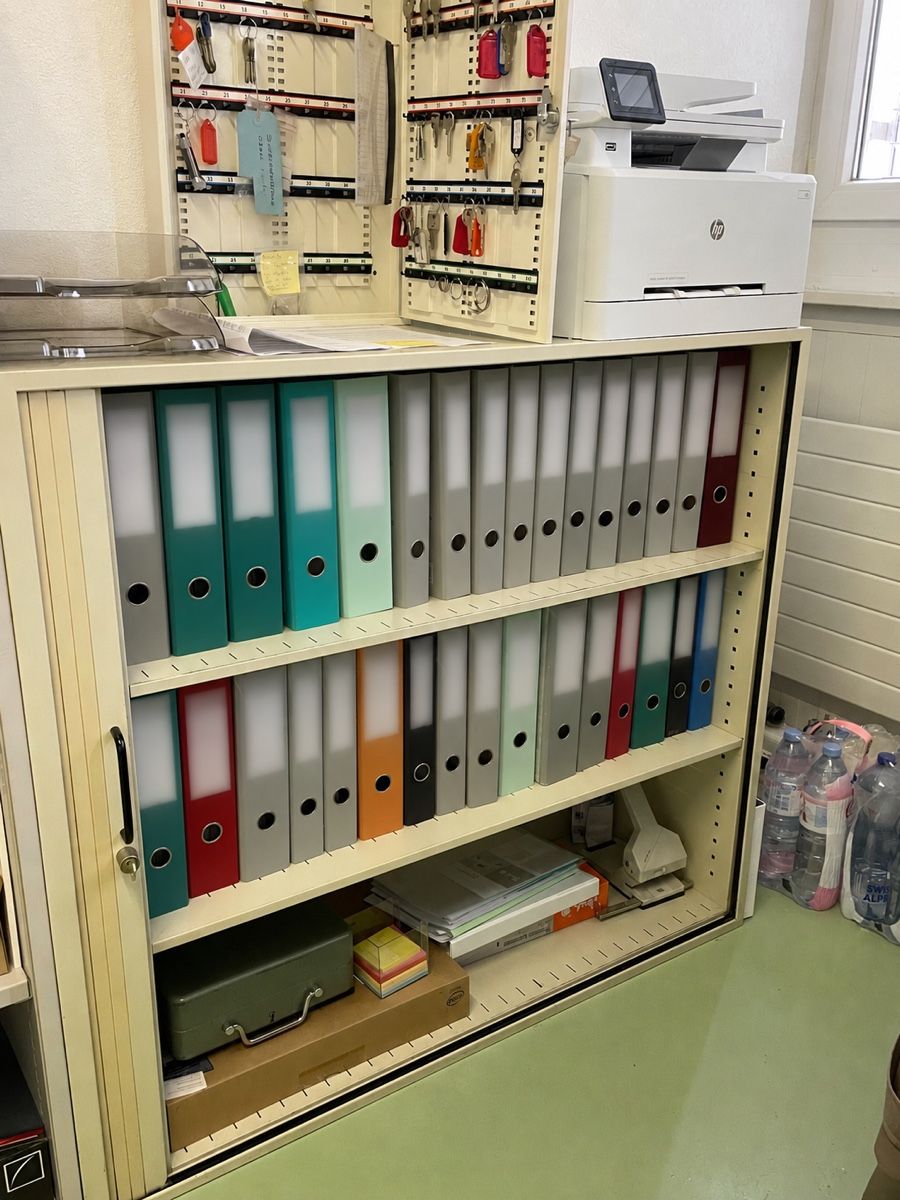 Armadi: Massiver Aktenschrank – Usato da Grosshöchstetten venduto da CharaCha15 1