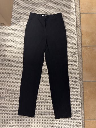 H&M Stoffhose schwarz gestreift Grösse 34 guter Zustand
