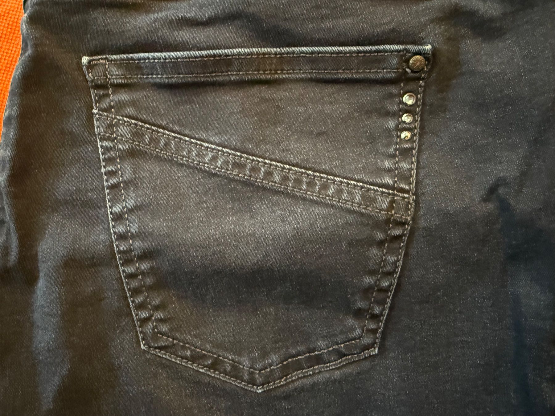 Brax Jeans: 2 Raphaela by Brax - Jeans dunkelblau mit Elastikbund – Usato da Zuchwil venduto da Lsc63 2