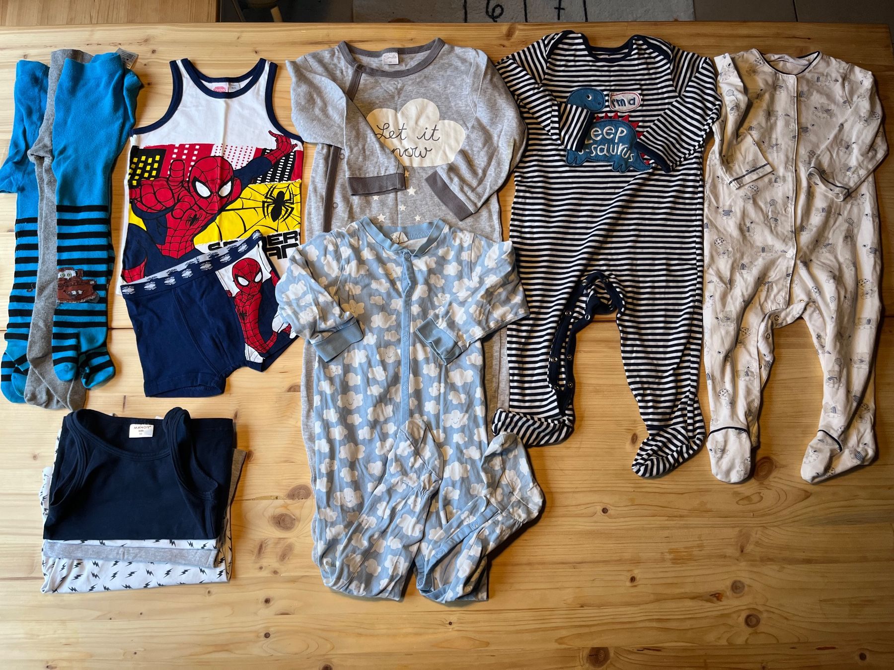 H&M Lotti & Set di vestiti: Großes Kleiderpaket Gr. 92 – Usato da Adelboden venduto da Jestil20 4