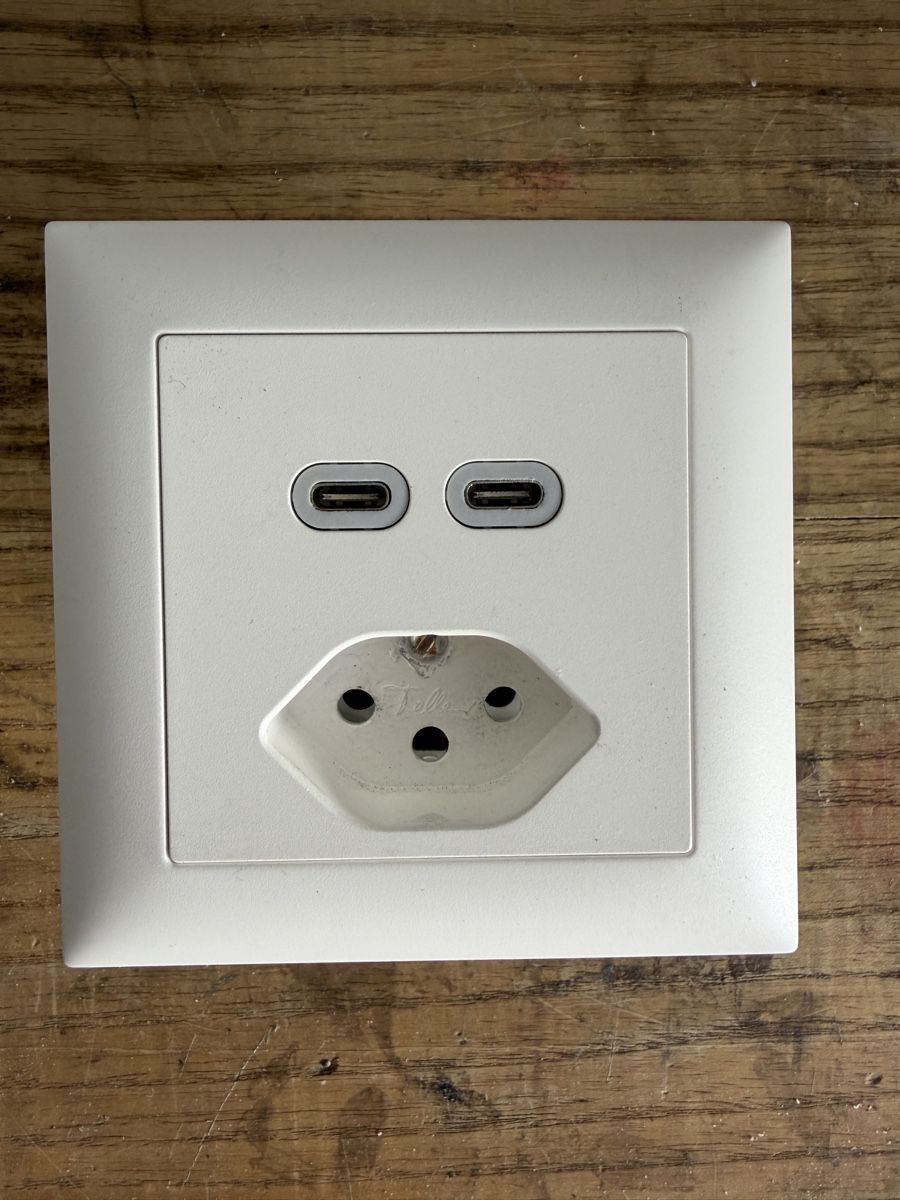 Feller Fiches d'alim.: Feller UP T13 + 2xUSB C Steckdose – D'occasion à Untersiggenthal par vikivi