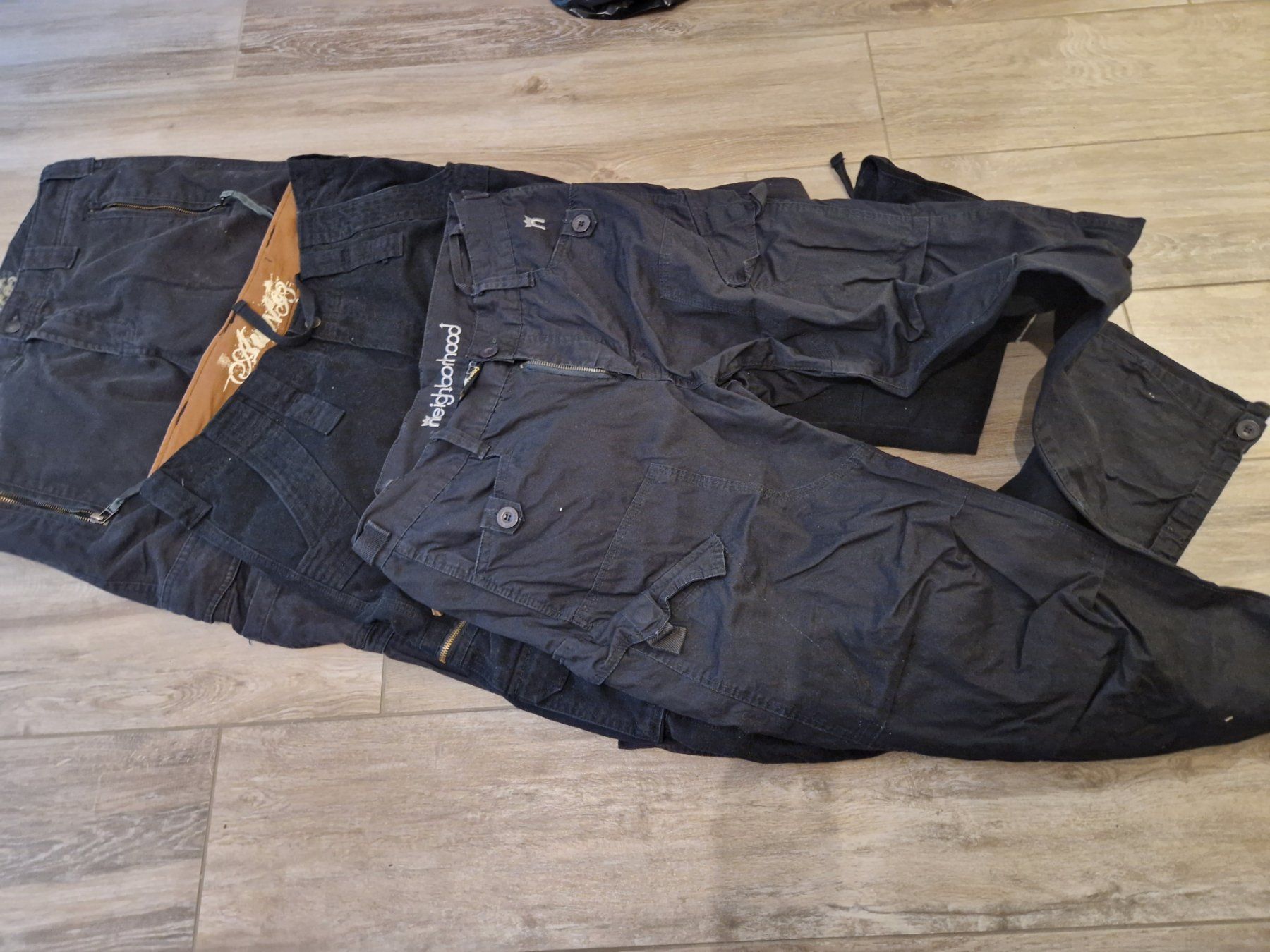 Pantaloni: 3 schwarze Stoffhose – Usato da Niederhünigen venduto da SnowboardJu 2