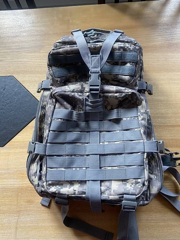 Zaini: Militär- / Outdoorrucksack – Usato da Wasen im Emmental venduto da Jomaga