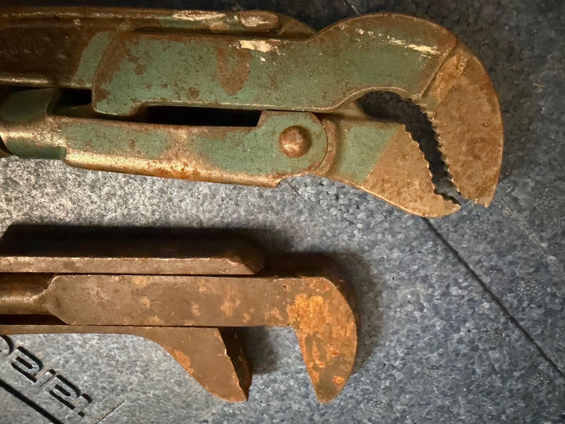 Tutti gli attrezzi: 2 alte Zangen/Rohrzange – Usato da Ossingen venduto da kimpossibel