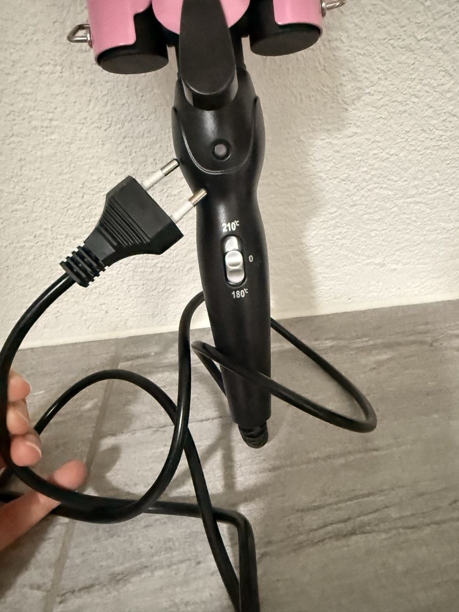 Lockenstäbe & Haarglätter: 3-BARREL HAIR WAVER PINK – Gebraucht aus Stallikon von haeppynessa 1
