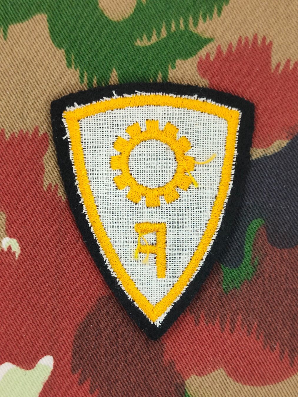 Schweizer Armee Placchette & Badge:  Funktionsabzeichen Fabrikationsmechaniker Ord. 1995, V2 – Usato da Bauma venduto da SwissMilitaria 1