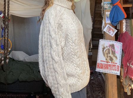 Weisser Pulli