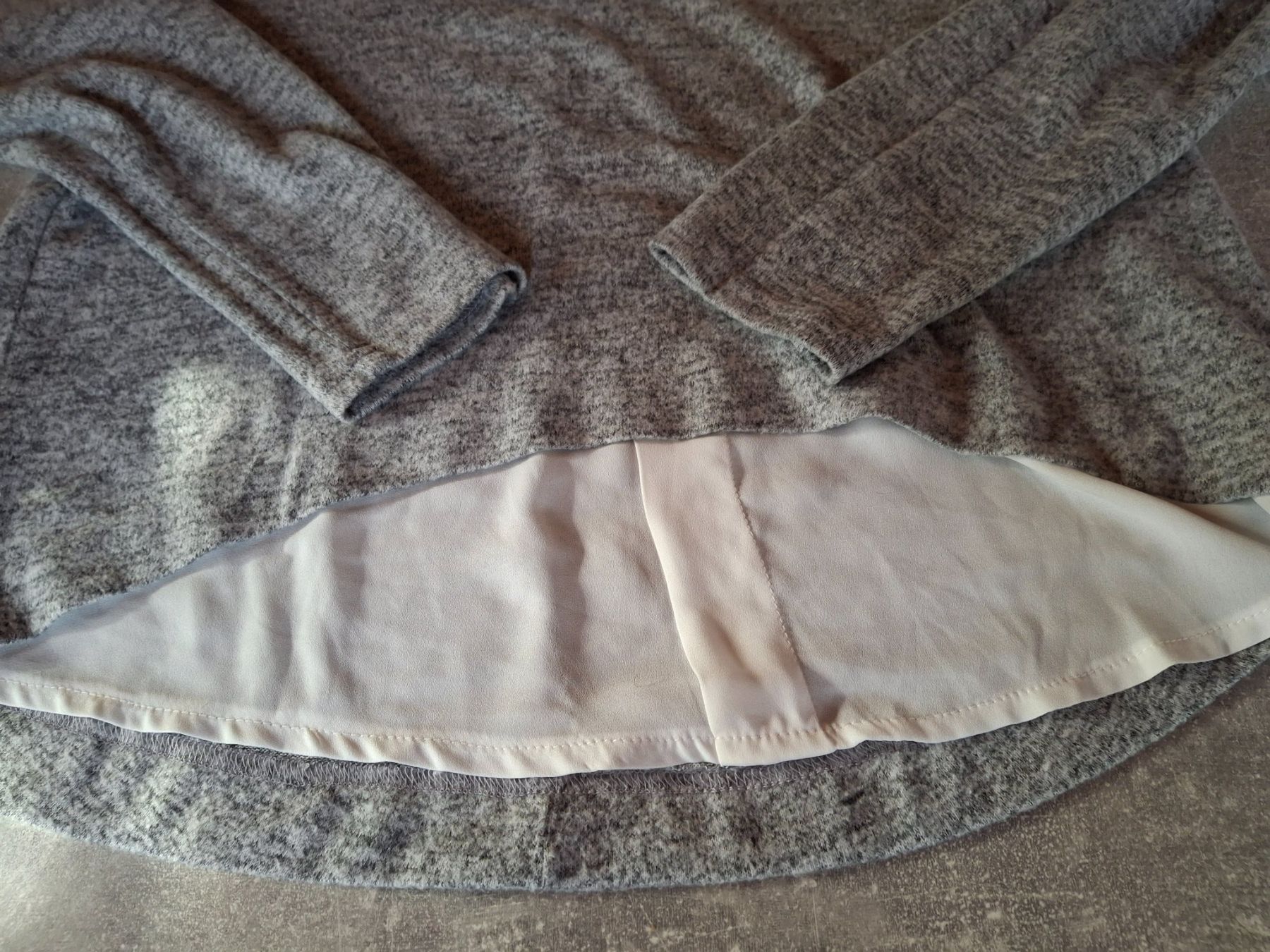 Pullover & Sweatshirts: Pull gris taille M marque Chicorée – Gebraucht aus Villiers von san_jn5w 2
