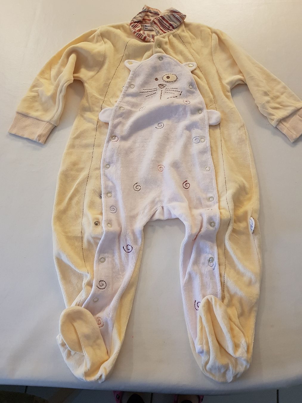 Strampler: grenouillère à pied – Gebraucht aus Hermance von Triplebizzo