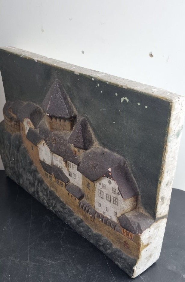Poster & Bilder: Relief des Schloss Vaduz Liechtenstein – Gebraucht aus Flums von Flumsantik 2