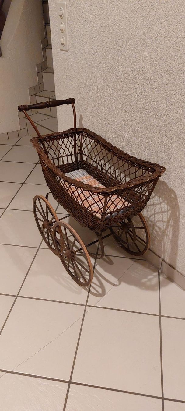 Carrozzine: Kinderwagen antik Klein – Usato da Horw venduto da Zentral50 1