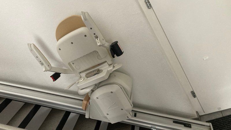 Escaliers: Treppenlift – D'occasion à Wallisellen par 77433 1