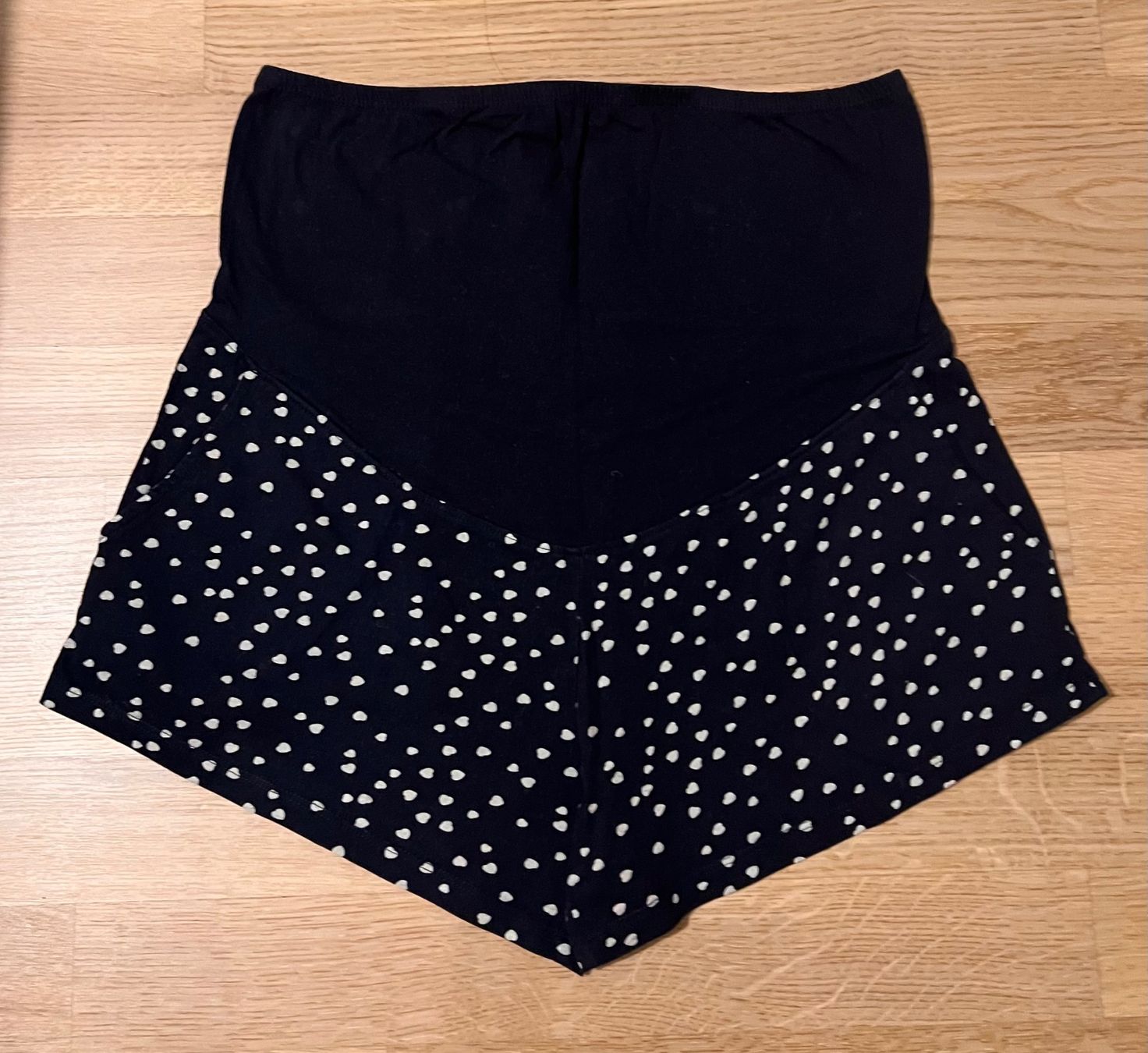 H&M Kleiderpakete: Shorts de grossesse 36 – Gebraucht aus Romanel-s-Lausanne von cha_8vqy 1