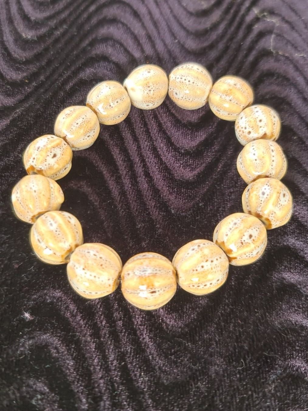 Bracciali & Braccialetti: Keramik Perlen Armband, Hell Beige Gr. L / ca. 20 cm – Nuovo (secondo la descrizione) da Münchenbuchsee venduto da babilibern 2