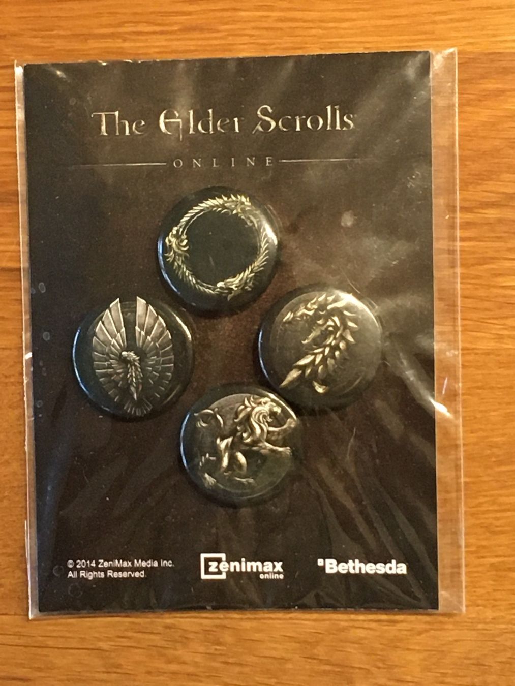 Knöpfe: Buttons „The Elder Scrolls“ – Neu und originalverpackt aus Bauma von Budgerigar