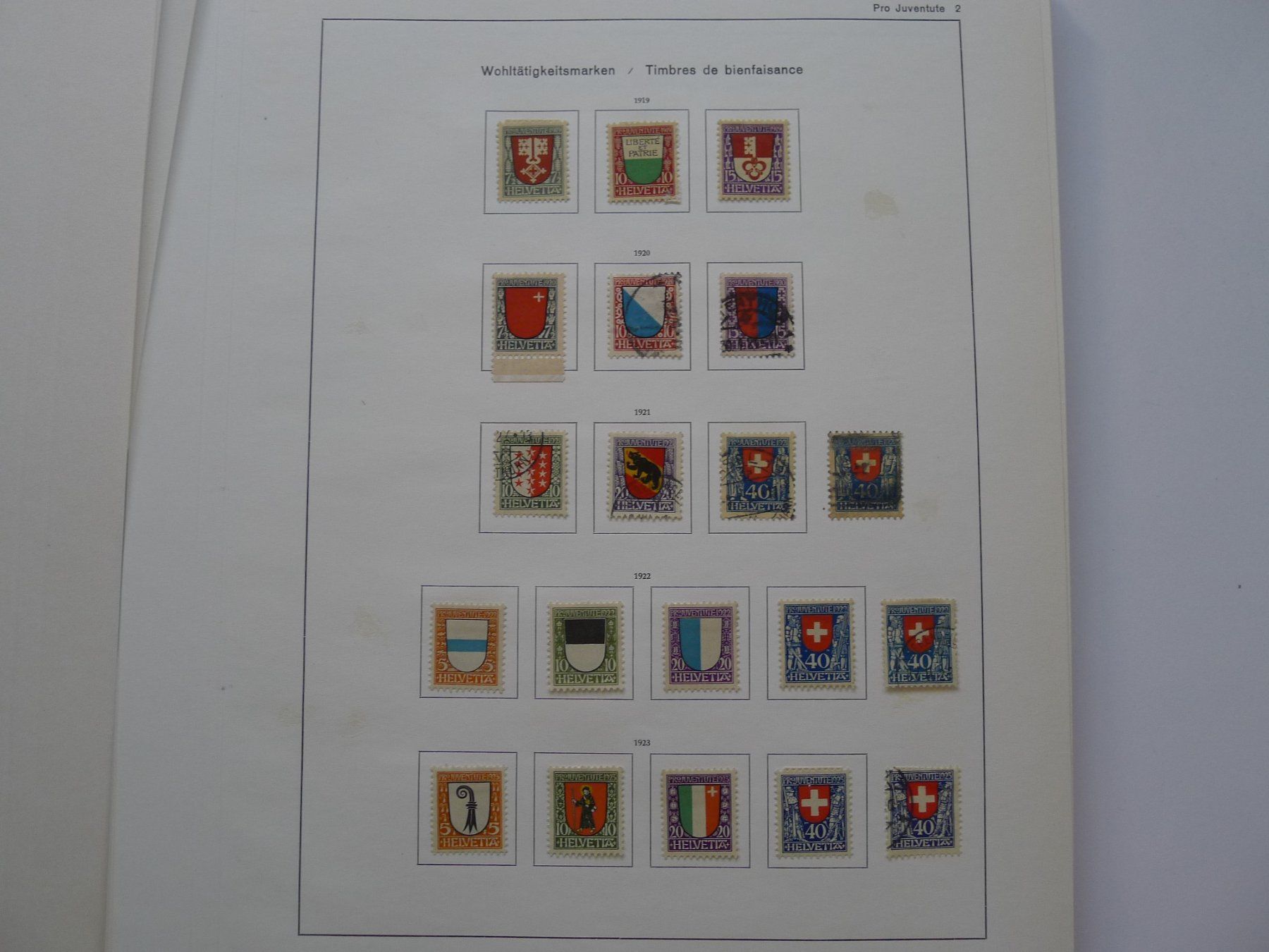 Tutti i francobolli: Klemmbinder mit Schweizer Briefmarken mit 60 Bildern – Usato da Dagmersellen venduto da q1w2e3r4 4